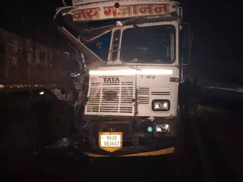 Tragic Head-On Collision Claims Lives of Two Truck Drivers on Akola National Highway