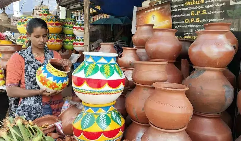 Trichy Markets Bustle Ahead of Thai Pongal as Crowds Shop for Harvest Festival