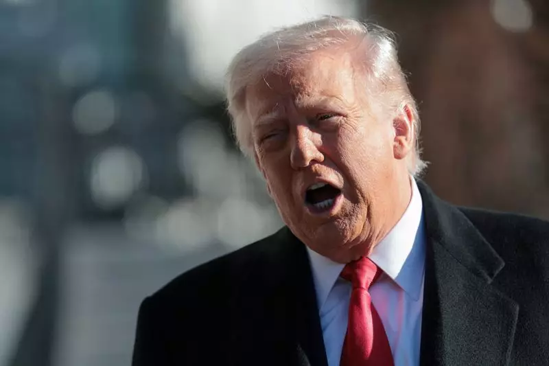 Trump Urges Iranians to Continue Protests, Promises Support