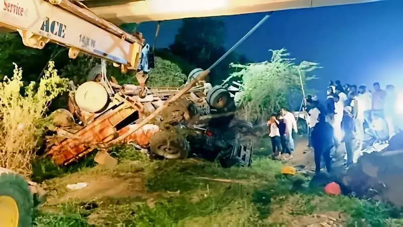 Two Killed, Several Injured in Kolhapur Bridge Collision Between Tractor and Truck