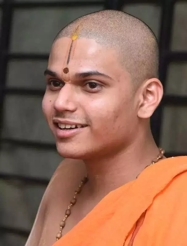 Udupi's Sri Krishna Temple Enforces Strict Dress Code Under New Paryaya Leadership