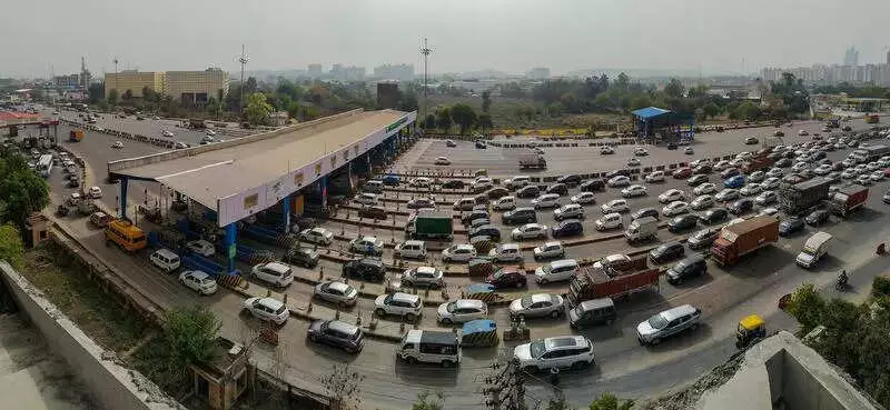 Union Minister Reviews Gurgaon Toll Plaza Shift, Highway Projects