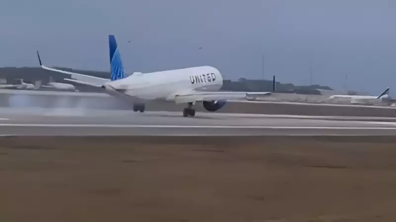 United Airlines Flight Narrowly Avoids Crash Landing in Orlando Due to Mechanical Issue