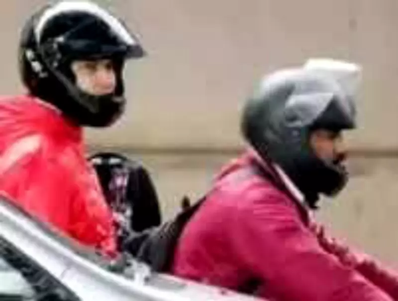 UP Makes Helmet Sale Mandatory with Two-Wheeler Purchase in Lucknow