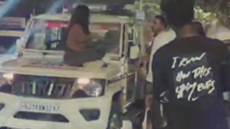 Vadodara Teen Climbs Police Jeep in Rage After Being Denied Boyfriend Meeting