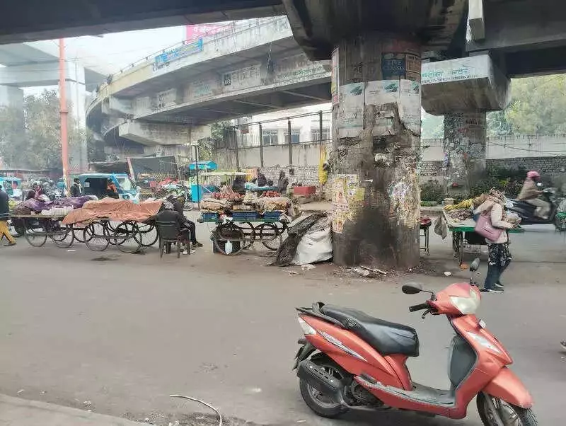 Vendors Return to Nishatganj Bridge in Lucknow, Defying Anti-Encroachment Drive