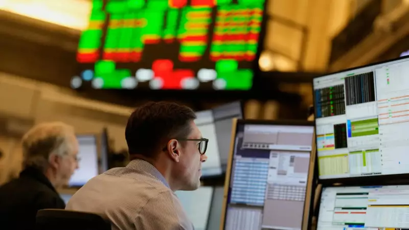 Wall Street Rises: Tech & Healthcare Lead Rally, Indices Near Record Highs