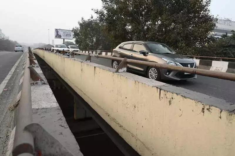 Wazirpur Flyover Danger: 2nd Accident in 3 Days Sparks Police Probe