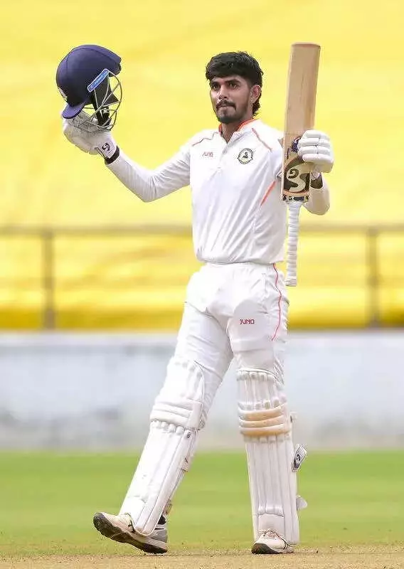 Yash Rathod's Century Rescues Vidarbha After Andhra's Raju Wreaks Havoc