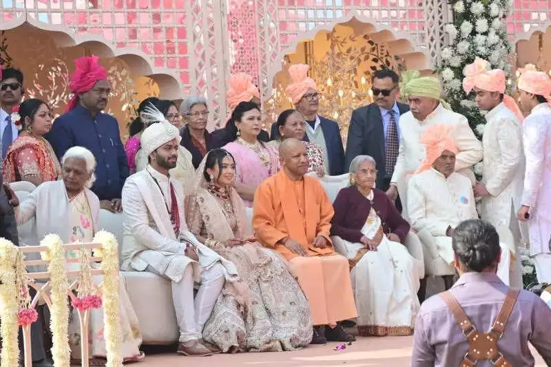 Yogi Adityanath, Ram Nath Kovind Attend Kanpur Wedding of Minister's Daughter
