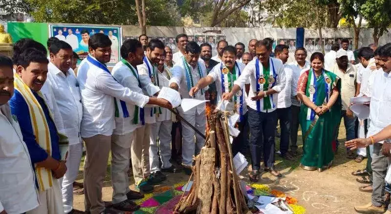 YSRCP Leaders Burn GOs in Bhogi Bonfires to Protest Medical College PPP Shift