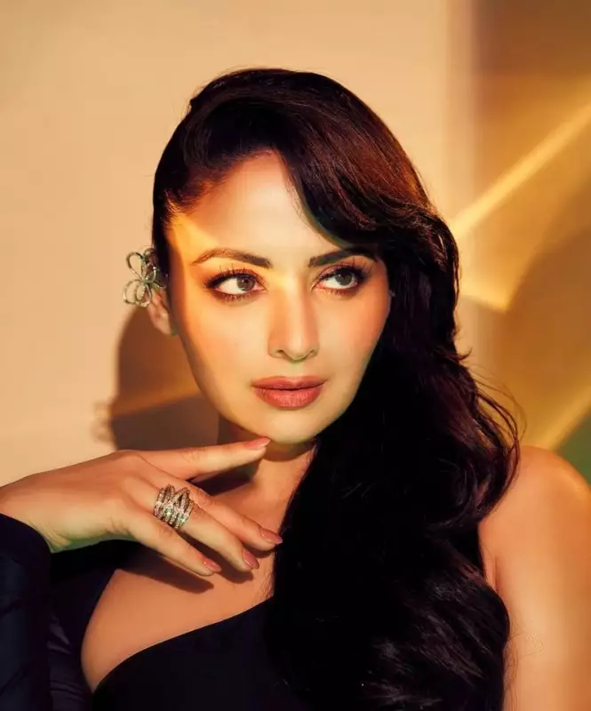 Zoya Afroz Wins Acclaim for Her Powerful Role in Netflix Thriller 'Taskaree'