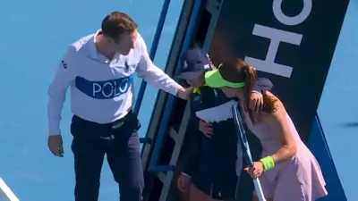 Ball Girl Collapses in Australian Open Heat, Players Rush to Help