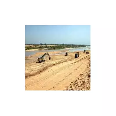 Buxar Mining Dept Seizes Truck, Slaps ₹8 Lakh Fine in Illegal Soil Mining Crackdown