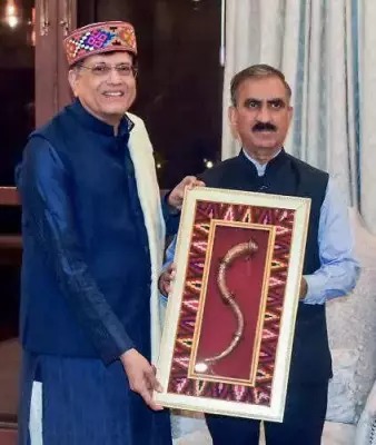 Himachal CM Sukhu Urges Centre to Ban Apple Imports During Peak Season