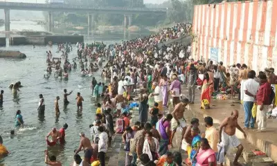 Thousands Gather at Erode's Bhavani Temple for Thai Amavasya Ancestral Rituals
