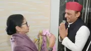 Akhilesh Yadav Meets Mamata Banerjee, Pledges Support Against BJP