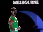 Alcaraz Battles De Minaur and Australian Crowd in Scorching Melbourne Quarterfinal