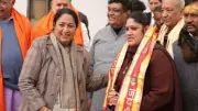 Delhi CM Rekha Gupta Flags Off Ram Devotees to Ayodhya for New Year Darshan