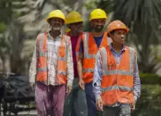 Delhi's Construction Workers Unaware of Welfare Schemes Despite Promised Benefits