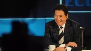 Gold Hits Historic $5,000, Kiyosaki Predicts $27,000 Surge Amid Dollar Weakness