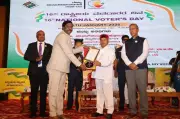 Haveri DC Vijay Mahantesh Honored as Karnataka's Best District Election Officer