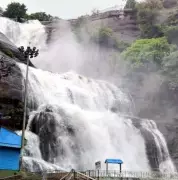 Heavy Rain in Western Ghats Prompts Bathing Ban at Tamil Nadu Waterfalls