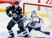 Jonathan Toews Hits 900 Career Points, Net Worth $26M After Ayurvedic Recovery