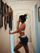 Khushi Kapoor Joins 2016 Throwback Trend, Janhvi Questions Viral Craze