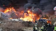 Major Fire Erupts in Seoul's Guryong Village, 300 Firefighters Battle Blaze
