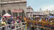 New Year 2026 Dawns with Massive Devotee Turnout at Kashi, Ayodhya Temples