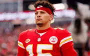 Patrick Mahomes' Knee Injury Ends Chiefs' 2025 NFL Season, QB Seen in Oregon Jersey
