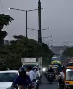 Surat Volunteers Flag 700+ Streetlight Complaints, Question SMC's Power Waste