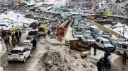 Tourists Snowed In at Manali: Long Vehicle Lines Amble Over White Blanket