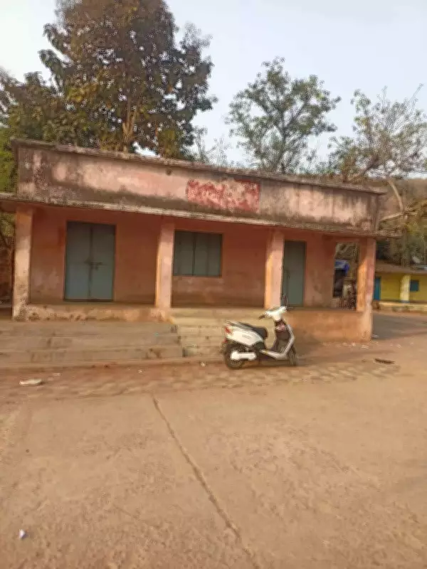 52 Students Crammed in Single Classroom at Odisha's Durgapur B Primary School