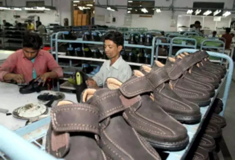 Agra Faces Economic Crisis as Taj Mahal Pollution Curbs Threaten Key Industries