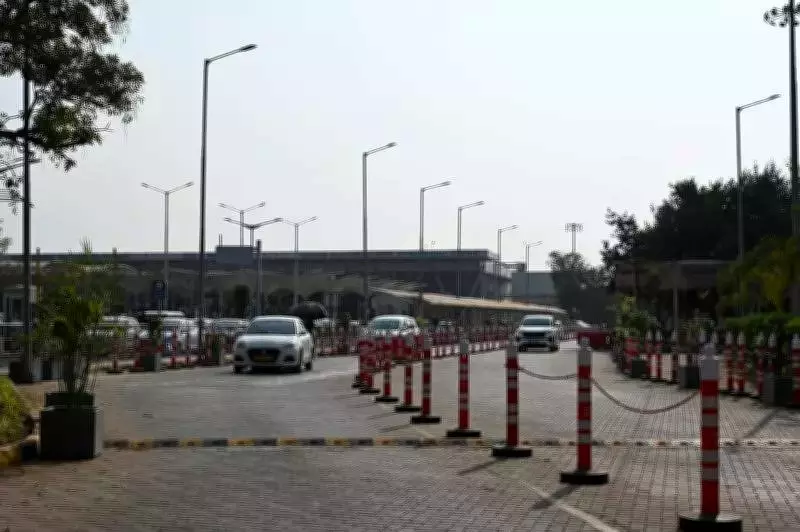 Ahmedabad Airport Expands Arrivals Area with Three New Traffic Lanes