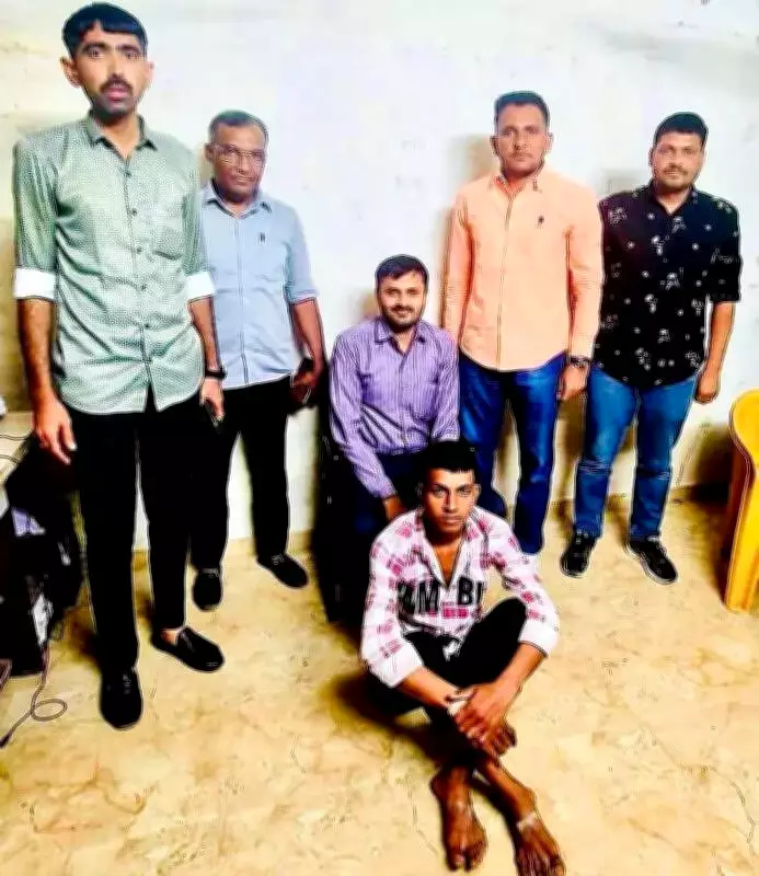 Ahmedabad Police Arrest 22-Year-Old, Detain Minor in Rickshaw Driver Murder Case