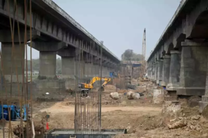 Ahmedabad Police Impose Year-Long Ban on Heavy Vehicles at Damaged Shastri Bridge