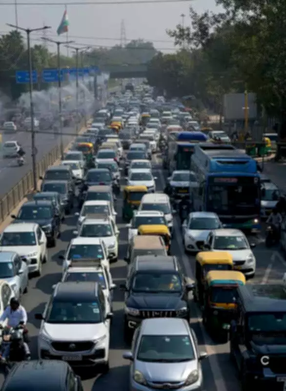 AI Summit 2026 Sees Massive Turnout, Causing Entry Delays at Bharat Mandapam