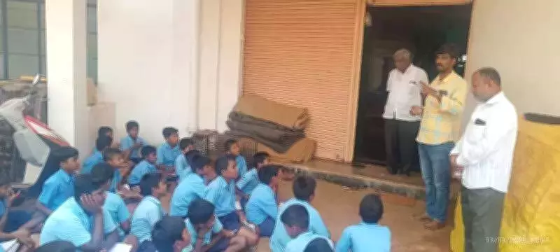 AIDSO Activists Protest Karnataka's School Merger Plan Under KPS Magnet Scheme