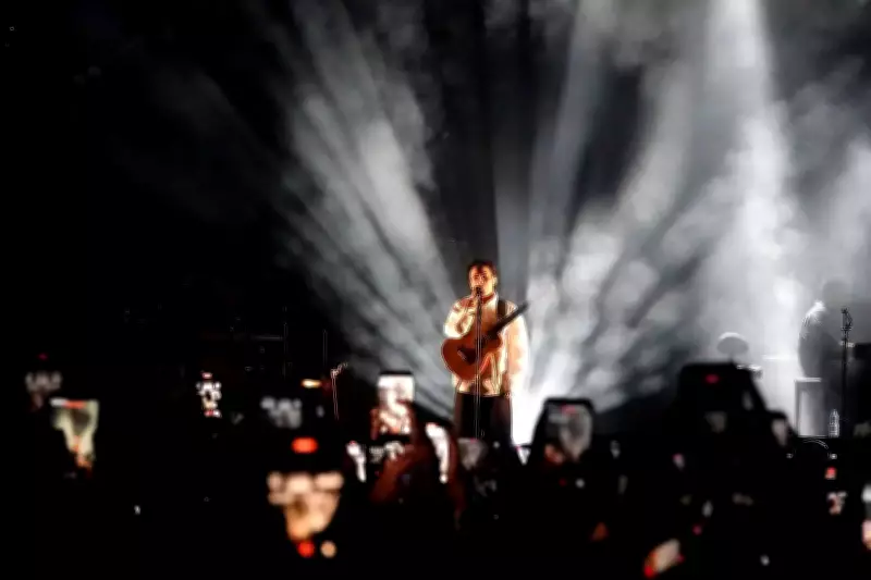 Anuv Jain's Hyderabad Concert: Fan Duet, Mid-Show Engagement Proposal