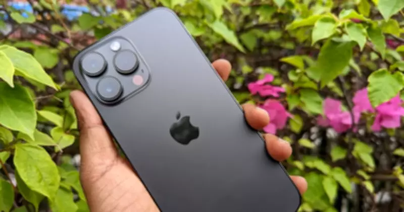 Apple Reportedly Developing Clamshell-Style Foldable iPhone with Flip Design