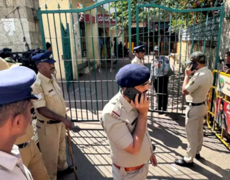 Bengaluru Manager Robbed of Gold Worth Rs 12 Lakh in Carjacking Incident