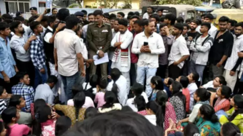 Bhopal: Family Protests at Police Station Over Suspicious Death of Medical Student