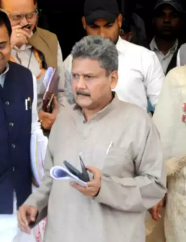 Bihar Education Minister Vows Action on School Furniture Scam, Announces Child Care Leave