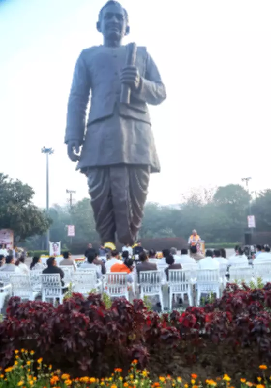 Bihar Leaders Honor Pandit Deendayal Upadhyaya on Samarpan Diwas in Patna
