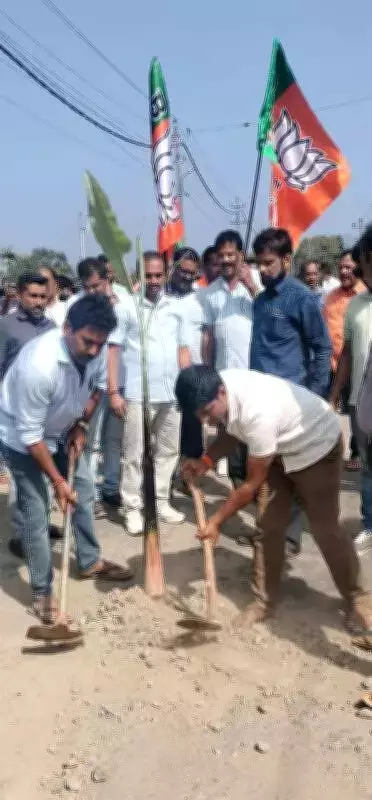 BJP Activists Stage Road Blockade in Madikeri Over Delayed Highway Repair