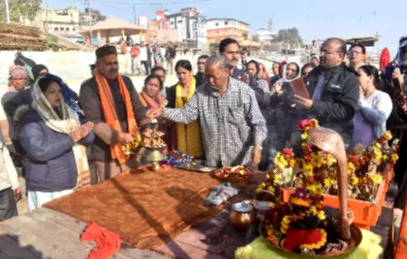 BJP Leader Performs Rudrabhishek, Lauds Yogi's Daraganj Heritage Proposal