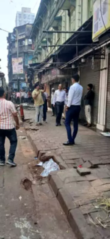 BMC's B Ward Conducts Major Anti-Encroachment Drive on Mumbai's Key Roads
